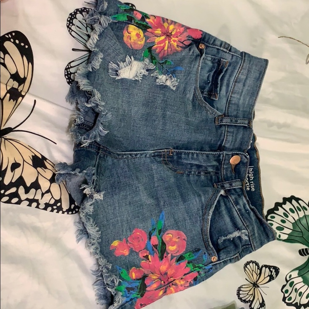 Jean shorts, with flower design!